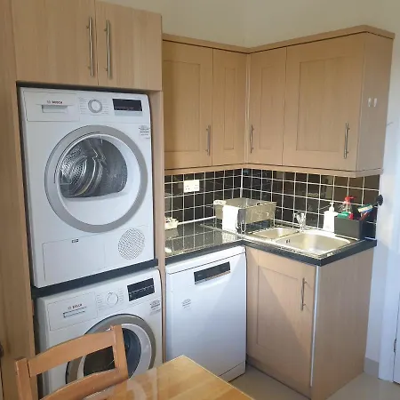 Apartment London Luxury 2 Bedroom Flat 5min Walk From Overground, With Free Wifi, Free Parking-sleeps X6