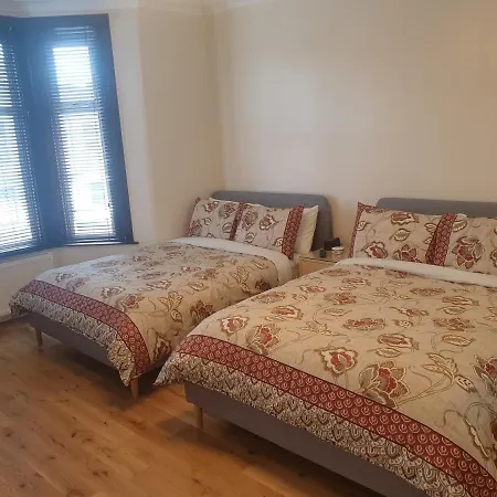 Apartment London Luxury 2 Bedroom Flat 5min Walk From Overground, With Free Wifi, Free Parking-sleeps X6 *