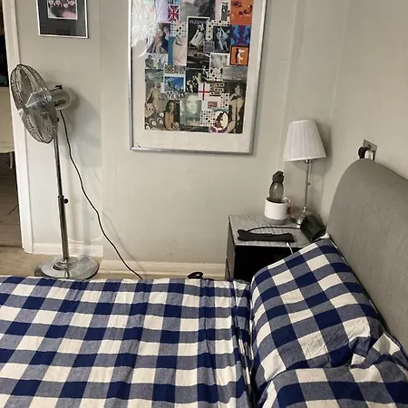 Apartment Garden Oasis Apartment: Central, Private & Parking London