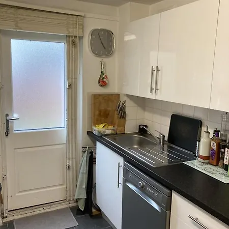 Apartment Garden Oasis Apartment: Central, Private & Parking London