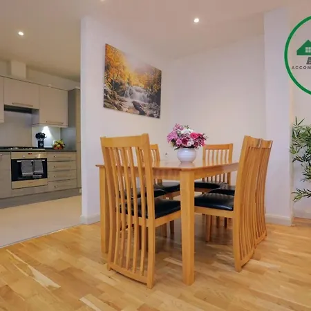 Apartment Fw Haute Apartments: Queensbury Ground Floor With Wi-fi And Parking *