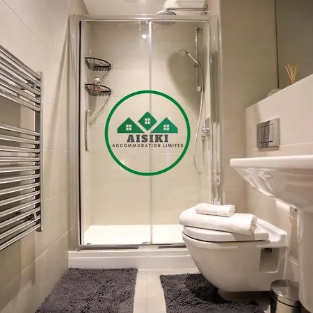 Fw Haute Apartments: Queensbury Ground Floor With Wi-fi And Parking *