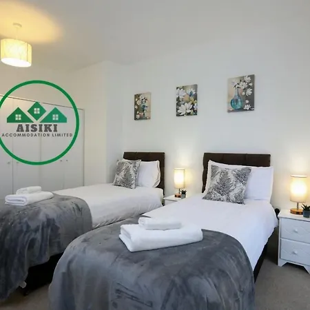 Fw Haute Apartments: Queensbury Ground Floor With Wi-fi And Parking Apartment *