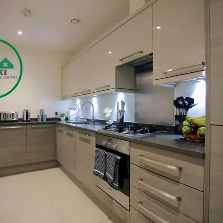 Apartment Fw Haute Apartments: Queensbury Ground Floor With Wi-fi And Parking Harrow
