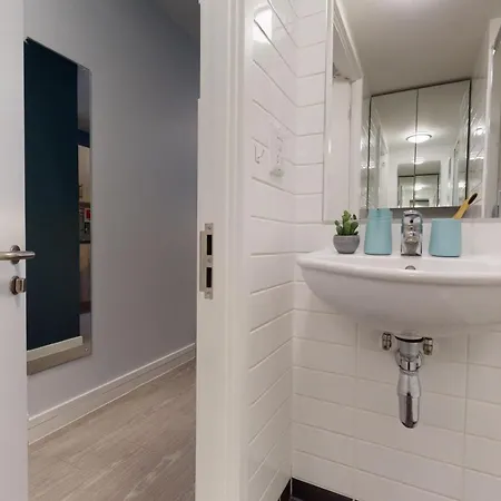 Apartment Trendy At Iq Hammersmith In *