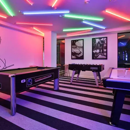 Trendy At Iq Hammersmith In * London