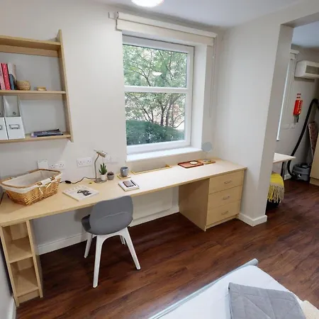 Apartment Private Bedrooms With Shared Kitchen And At Iq Tufnell House In London
