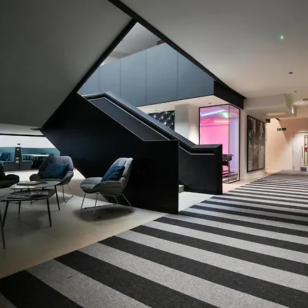 Trendy At Iq Hammersmith In Apartment *