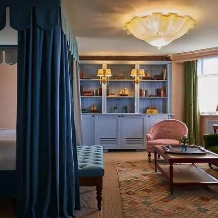 The Mitre, Hampton Court 5*