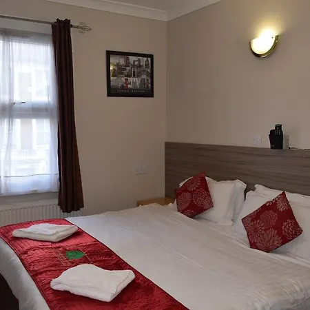 Holland Park 3*
