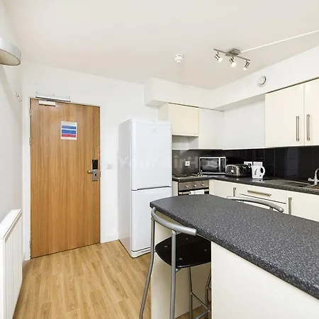 Spacious At Axo Camden In London