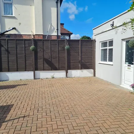 Private Luxury Annex With Secure Free Parking Apartment