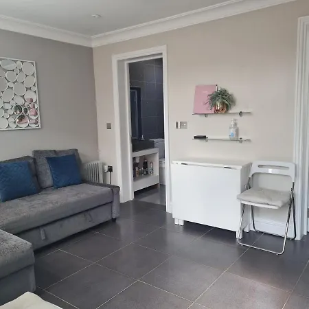 Private Luxury Annex With Secure Free Parking Apartment