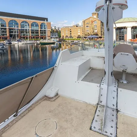 Rustic 2-bed Houseboat On The River Thames, In East *