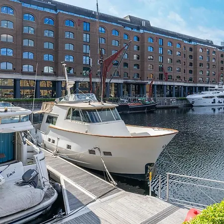 Rustic 2-bed Houseboat On The River Thames, In East Appartement Londres