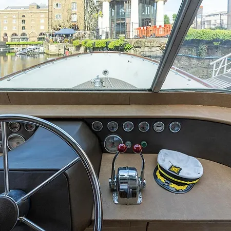 Rustic 2-bed Houseboat On The River Thames, In East *
