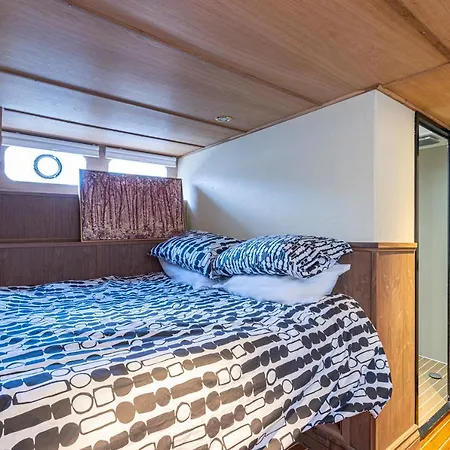 Rustic 2-bed Houseboat On The River Thames, In East * Londres