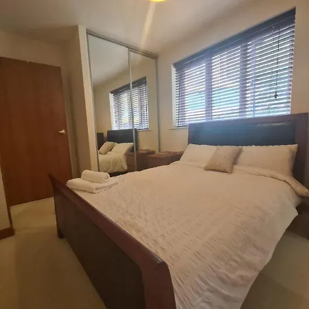 Red Naxela Canary Wharf Apartment