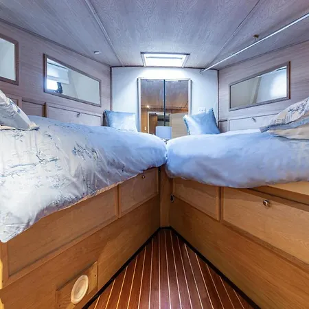 Rustic 2-bed Houseboat On The River Thames, In East Appartement Londres