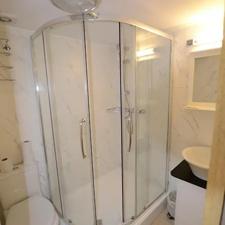 Hotel Cranbrook 2*