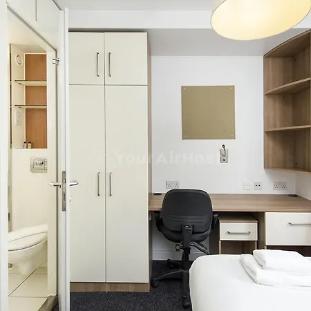 Apartment Spacious At Axo Camden In London