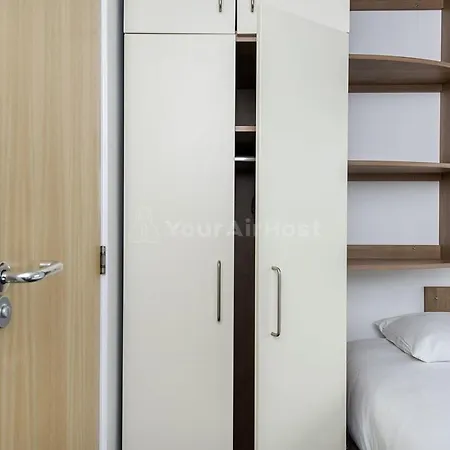 Spacious At Axo Camden In * London