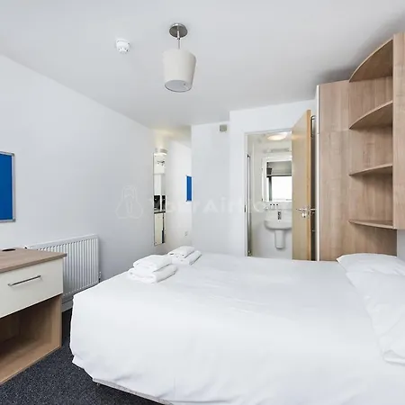 Spacious At Axo Camden In