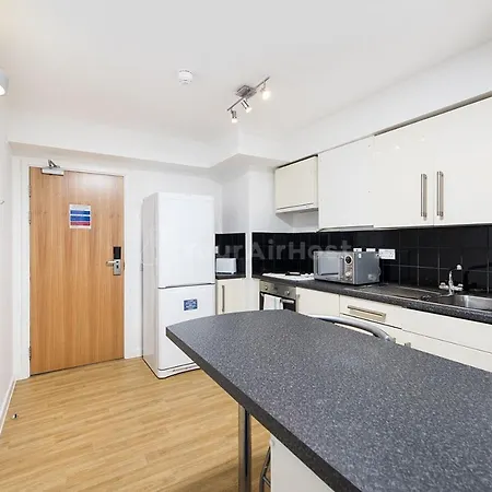 Spacious At Axo Camden In