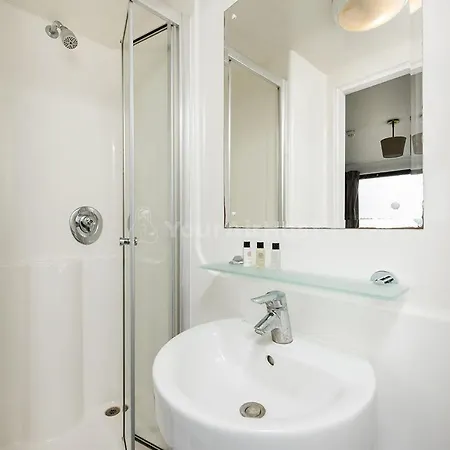 Apartment Spacious At Axo Camden In London