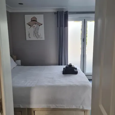 Private Luxury Annex With Secure Free Parking *