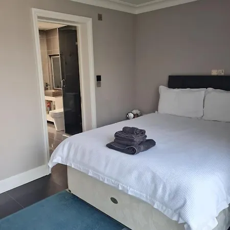 Private Luxury Annex With Secure Free Parking Chessington