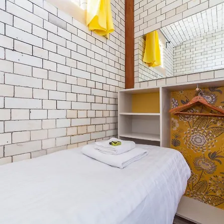 Lotus Guesthouse In Jamyang Buddhist Center * Londra