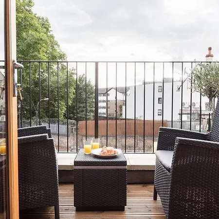 Luxury Flat With Sw Balcony In Fulham Broadway * London