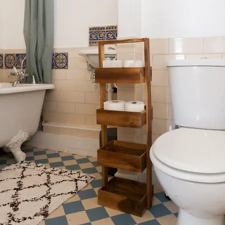 Pass The Keys Spacious 2bedroom Flat With Views In Bridge London