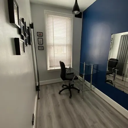 Apartment 3 Bed In Colliers Wood