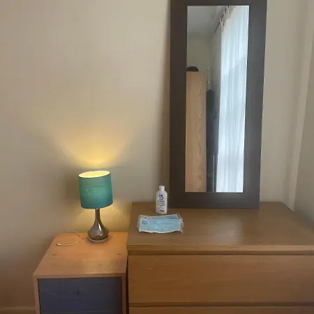 Cama Box Finsbury Park Guest house