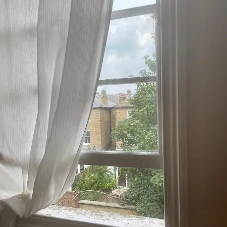 Cama Box Finsbury Park Guest house