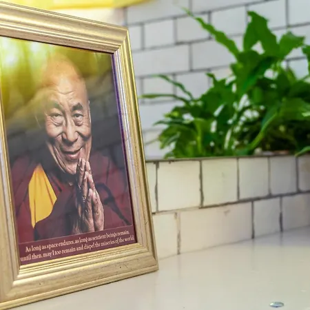 Lotus Guesthouse In Jamyang Buddhist Center Londra