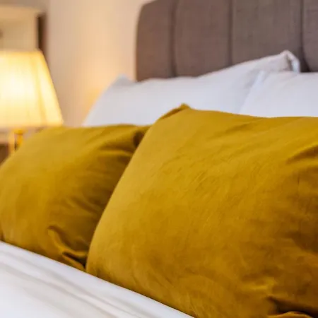 Lotus Guesthouse In Jamyang Buddhist Center Londra