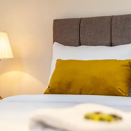 Lotus Guesthouse In Jamyang Buddhist Center Londra