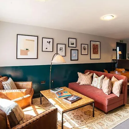Native Hyde Park 4*