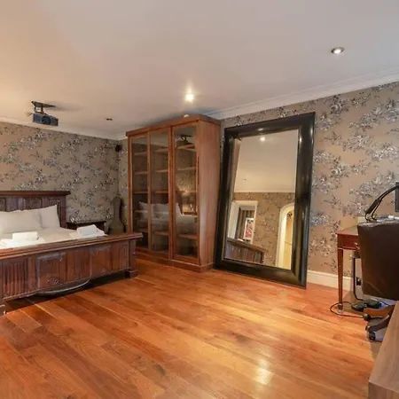 Perfect Family In South Kensington