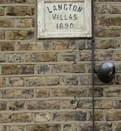 35 Mins To London. 3 Bedrooms. 2 Bathrooms With Garden Holiday home London
