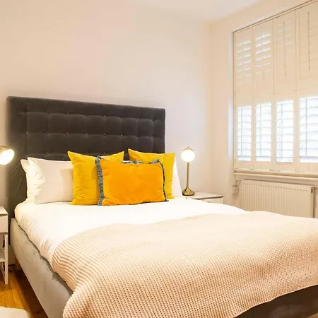 Bright Chelsea Garden Nest Apartment