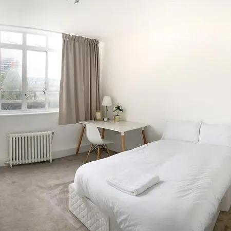 Hyde Park Apartment *