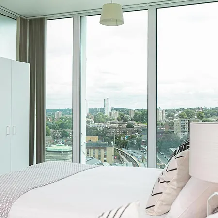 Skyvillion - 3bed Penthouse Near Airport, O2 Arena, Excel Centre With Parking Apartment London