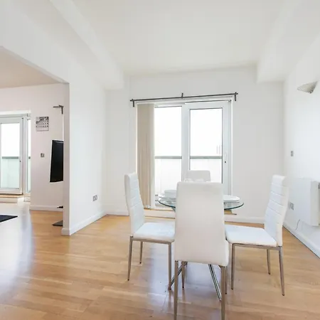 Skyvillion - 3bed Penthouse Near Airport, O2 Arena, Excel Centre With Parking Apartment London