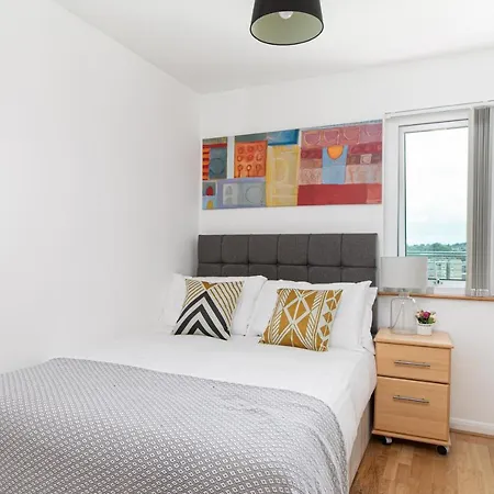 Skyvillion - 3bed Penthouse Near Airport, O2 Arena, Excel Centre With Parking Apartment London