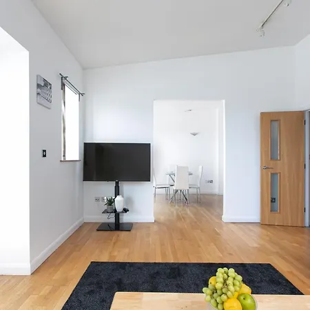 Skyvillion - 3bed Penthouse Near Airport, O2 Arena, Excel Centre With Parking Apartment *
