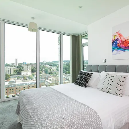 Skyvillion - 3bed Penthouse Near Airport, O2 Arena, Excel Centre With Parking Apartment